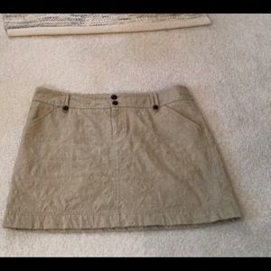 NWOT, LILLY PULITZER KHAKI EMBROIDERED SKIRT
